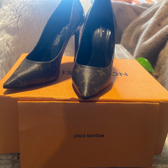 LOUIS VUITTON PUMPS - Picture 1 of 2